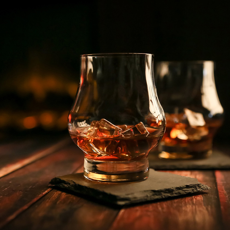 Ładna szklanka do whisky